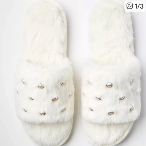 NWT Loft Pearlized Faux Fur Slide Slippers, Size Small 5-6 - Picture 2 of 3